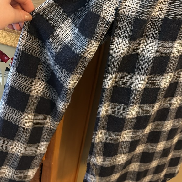 Kelly Wollf Navy/ White Plaid Long Flannel Button Up - Picture 5 of 5